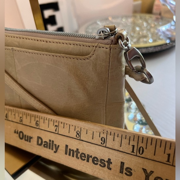 HOBO cream leather Crossbody Bag - Picture 5 of 8